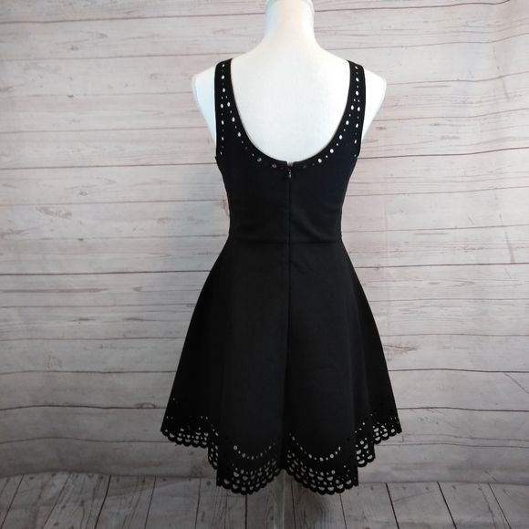 Elizabeth and James dress sleeveless laser cut - Picture 2 of 12